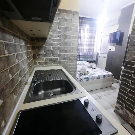 公寓 Lovely Apt.1-7 地拉那